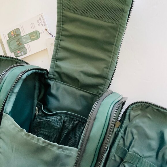 JOAN & DAVID Women's Hanging Toiletry Case NWT - Picture 8 of 9